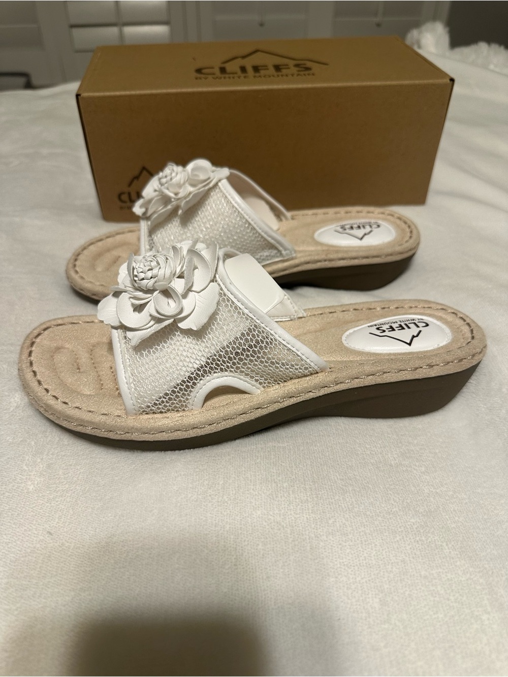 Cliffs by WHITE MOUNTAIN White Floral Mesh Slide Mules